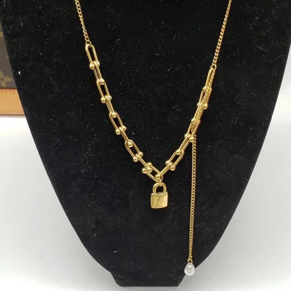 Authentic Louis Vuitton Lock & Key w/ Unbranded Gold Plated Gold Horseshoe Chain - Picture 6 of 10
